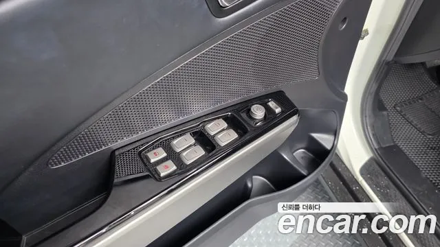 KGM Tivoli 2016 thumb 9