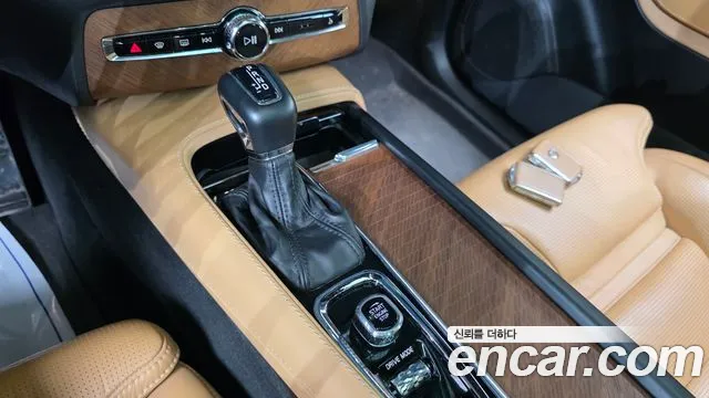 Volvo XC90 2020 thumb 6