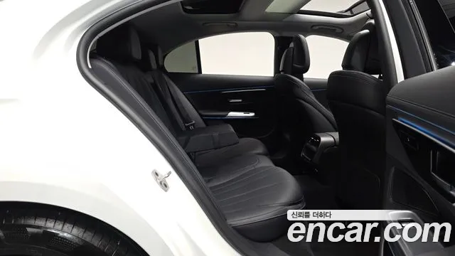 Mercedes-Benz E-Class 2024 thumb 3