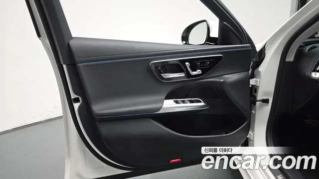 Mercedes-Benz E-Class 2024 thumb 5