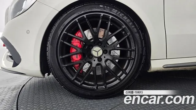 Mercedes-Benz A-Class 2017 thumb 3
