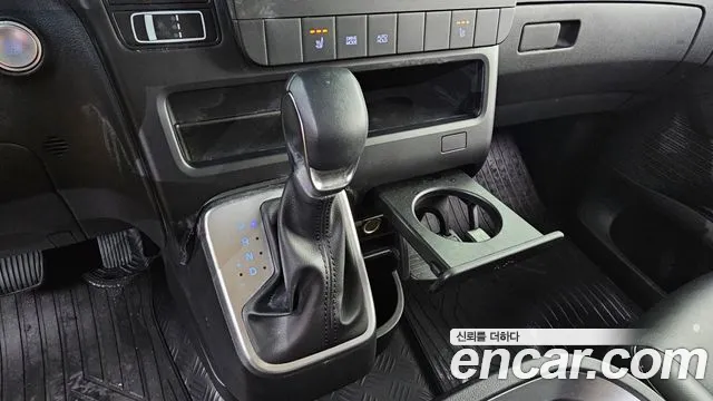 Hyundai Staria 2022 thumb 3