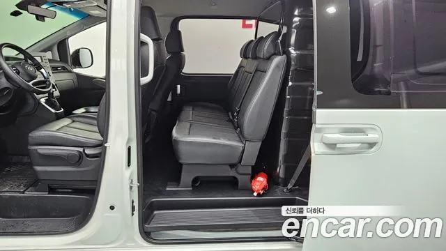 Hyundai Staria 2022 thumb 10