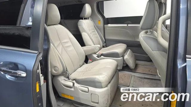 Toyota Sienna 2014 thumb 11