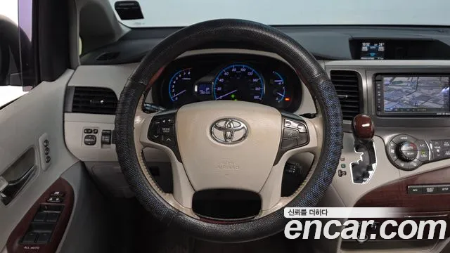 Toyota Sienna 2014 thumb 3