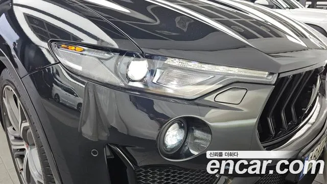 Maserati Levante 2019 thumb 8