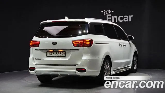 Kia Carnival 2019 thumb 5