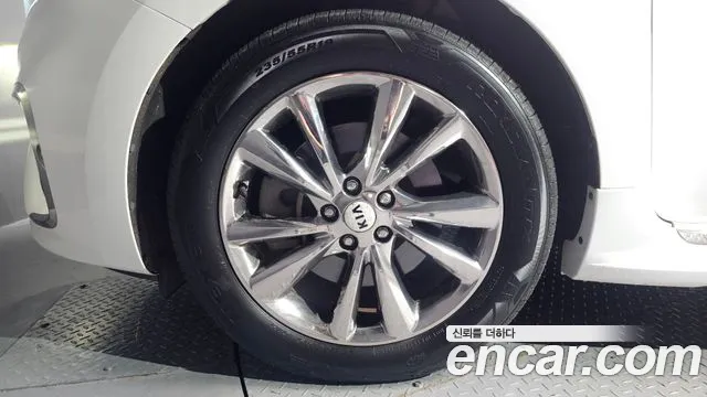 Kia Carnival 2019 thumb 9