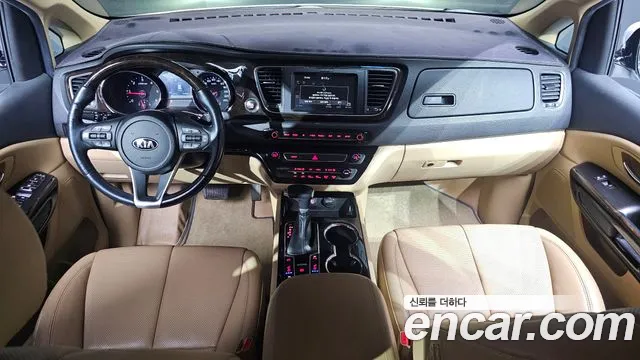 Kia Carnival 2019 thumb 2