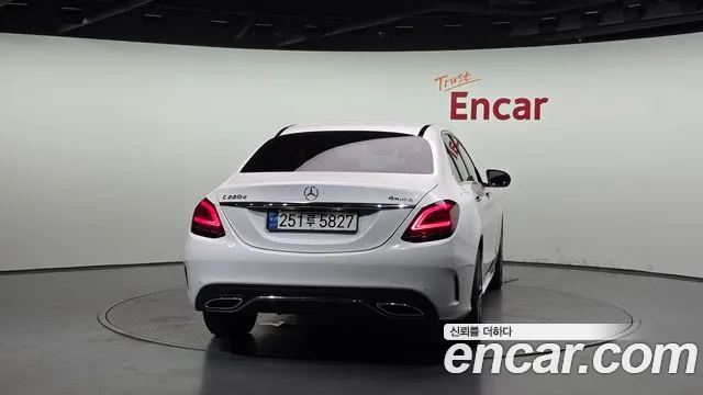 Mercedes-Benz C-Class 2019 thumb 9