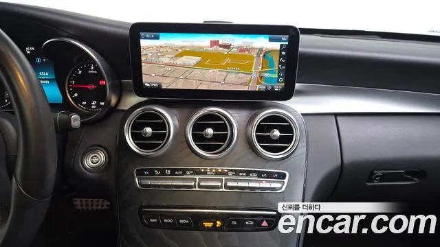 Mercedes-Benz C-Class 2019 thumb 8