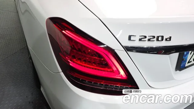Mercedes-Benz C-Class 2019 thumb 7