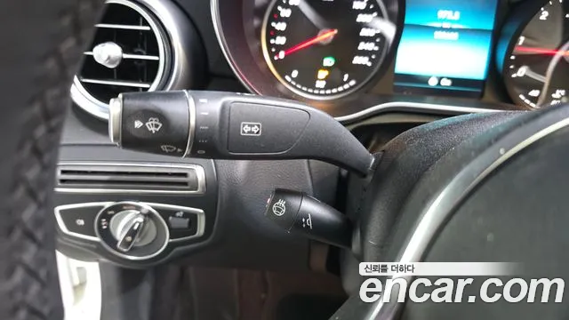 Mercedes-Benz C-Class 2019 thumb 3