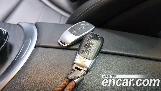 Mercedes-Benz C-Class 2019 thumb 12