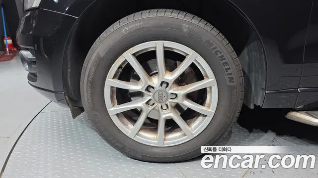 Audi Q5 2012 thumb 2