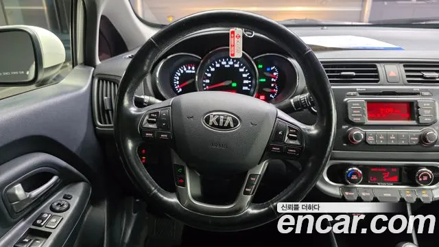 Kia Pride 2014 thumb 5