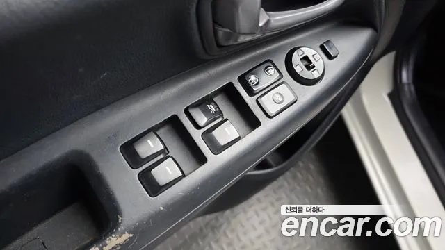 Kia Pride 2014 thumb 12