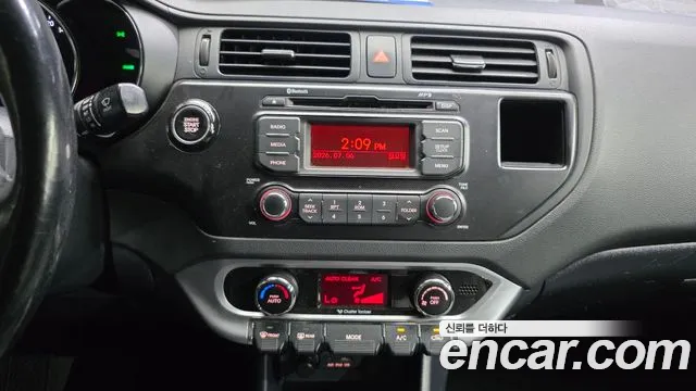 Kia Pride 2014 thumb 6