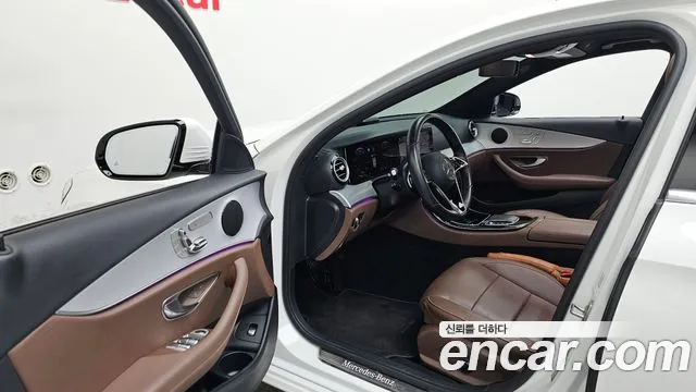 Mercedes-Benz E-Class 2020 thumb 12