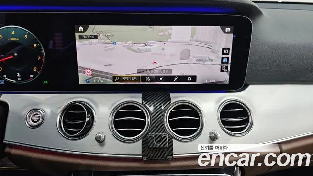 Mercedes-Benz E-Class 2020 thumb 9