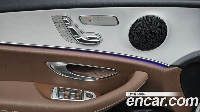 Mercedes-Benz E-Class 2020 thumb 10