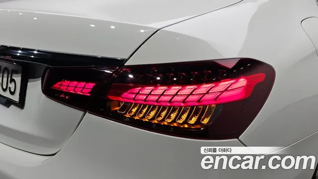 Mercedes-Benz E-Class 2020 thumb 7