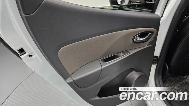 Renault Clio 2019 thumb 11