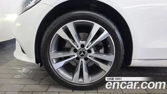 Mercedes-Benz C-Class 2021 thumb 3