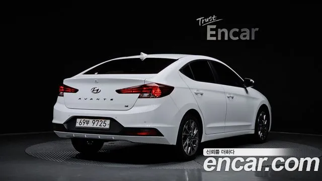 Hyundai Elantra 2018 thumb 2