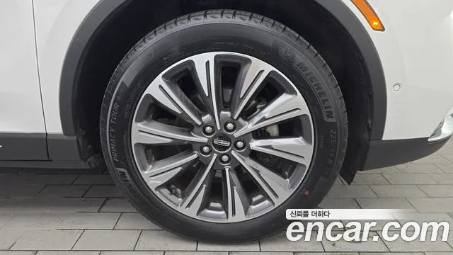 Lincoln Corsair 2020 thumb 2
