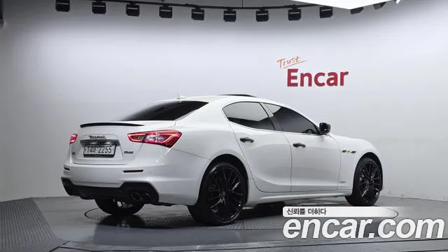 Maserati Ghibli 2019 thumb 3