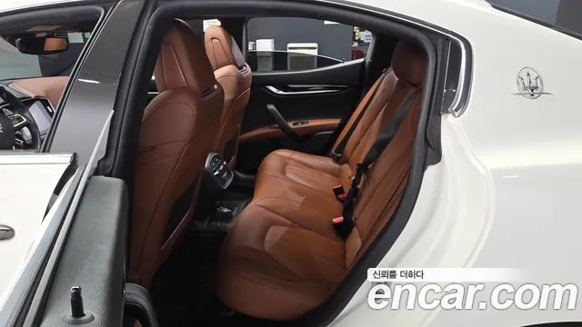 Maserati Ghibli 2019 thumb 5