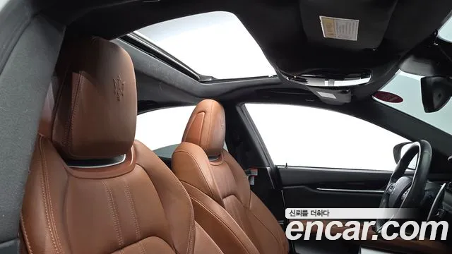 Maserati Ghibli 2019 thumb 6