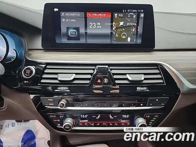 BMW 5 серии 2017 thumb 12