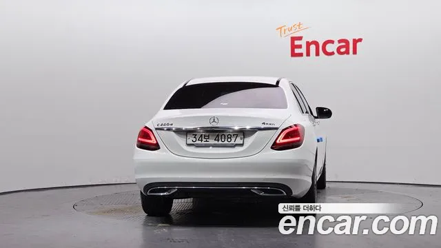 Mercedes-Benz C-Class 2019 thumb 8