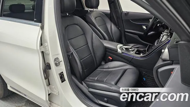 Mercedes-Benz C-Class 2019 thumb 9