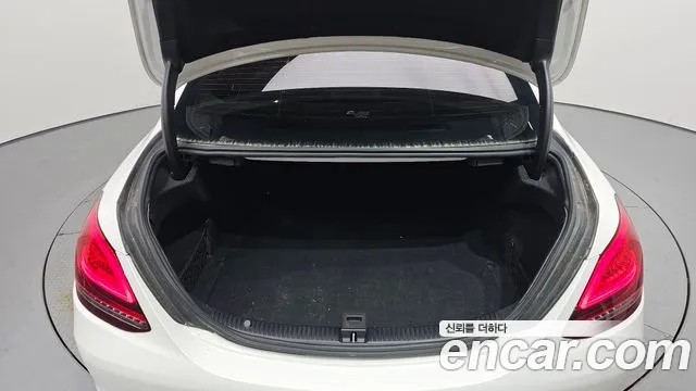 Mercedes-Benz C-Class 2019 thumb 7