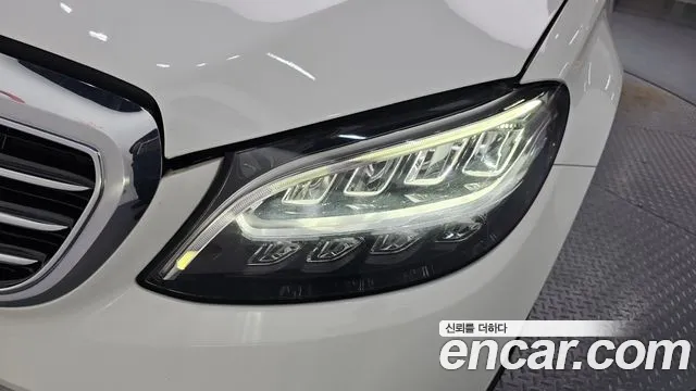 Mercedes-Benz C-Class 2019 thumb 2
