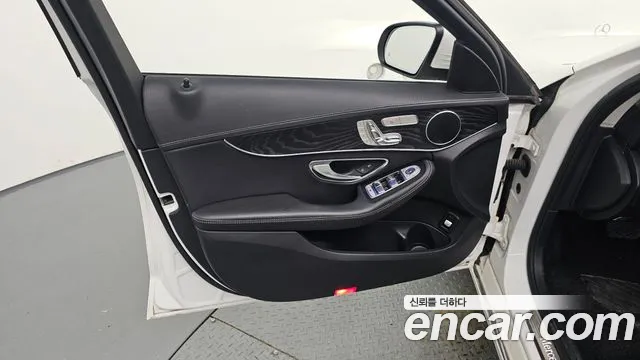 Mercedes-Benz C-Class 2019 thumb 10