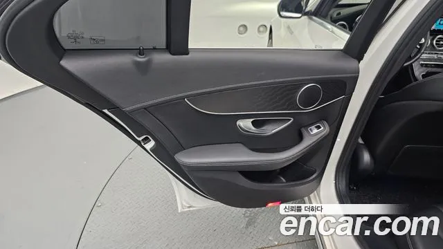 Mercedes-Benz C-Class 2019 thumb 11