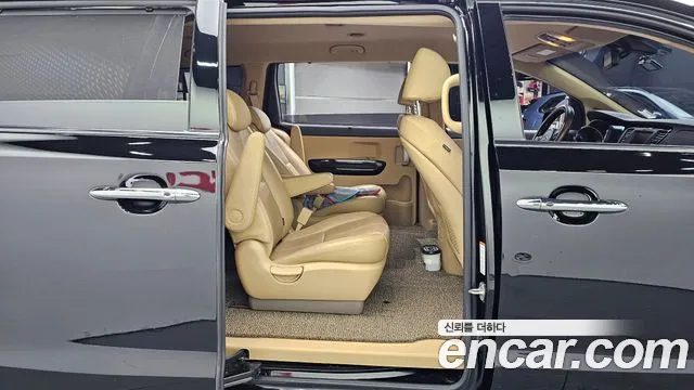 Kia Carnival 2018 thumb 4