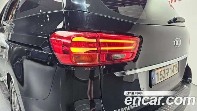 Kia Carnival 2018 thumb 3