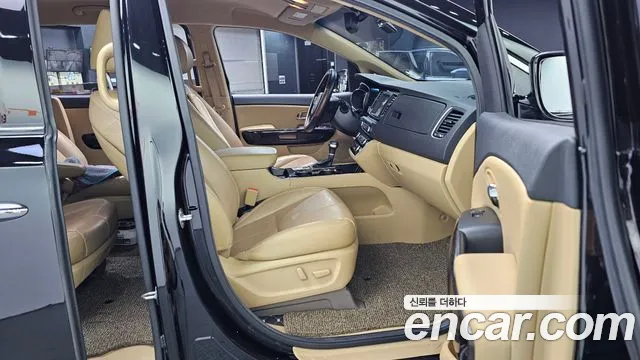 Kia Carnival 2018 thumb 9