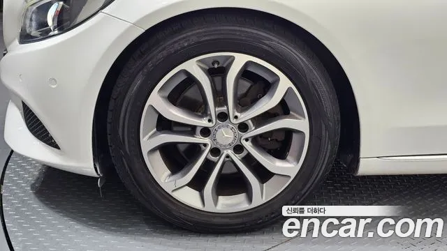 Mercedes-Benz C-Class 2016 thumb 9