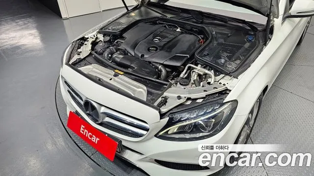 Mercedes-Benz C-Class 2016 thumb 3