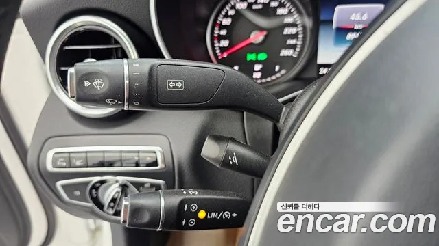 Mercedes-Benz C-Class 2016 thumb 11