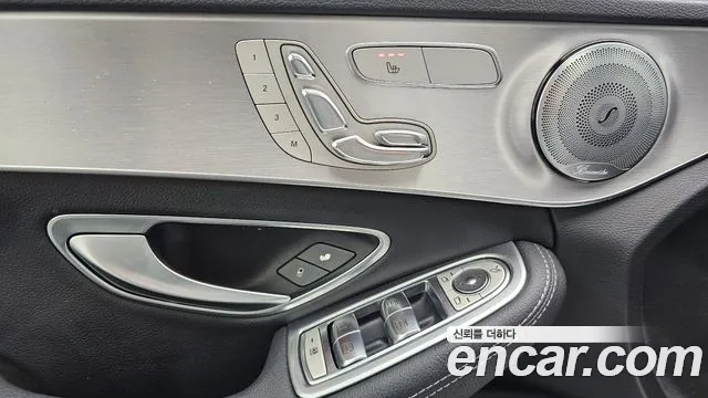 Mercedes-Benz C-Class 2016 thumb 10