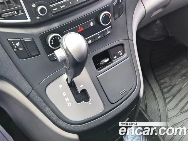 Hyundai Staria 2018 thumb 3