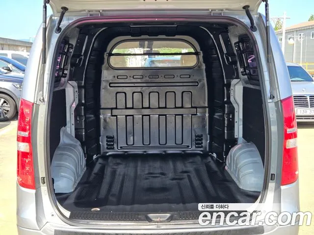 Hyundai Staria 2018 thumb 11