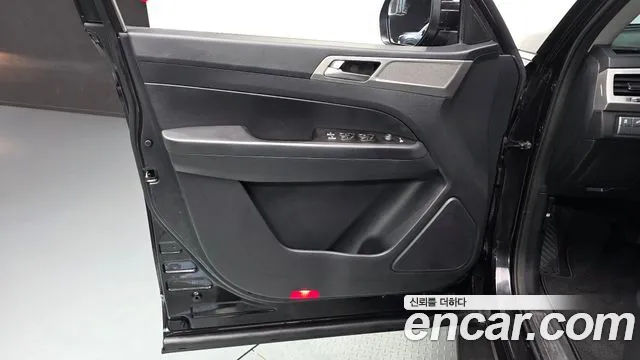 KGM Rexton 2018 thumb 9